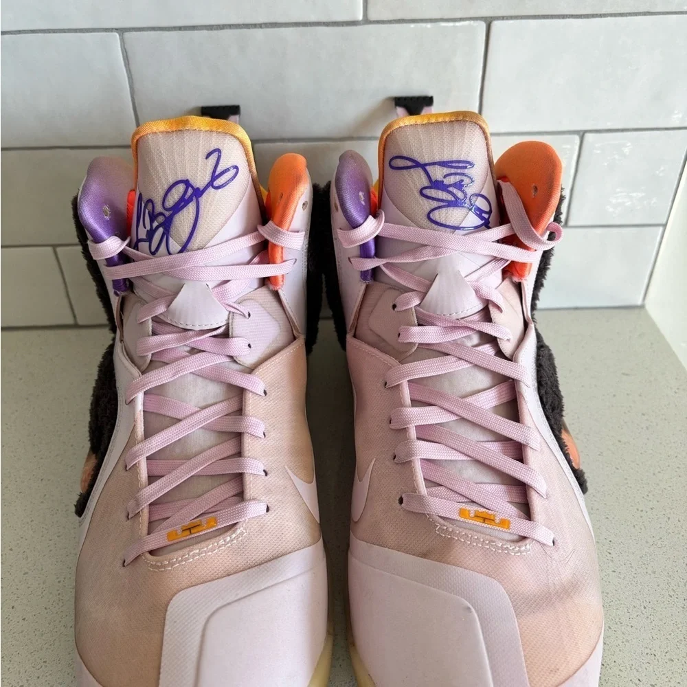 Size 11.5 Nike LeBron 9 Regal Pink Mens Basketball Shoes Sneakers EUC Limited Ed